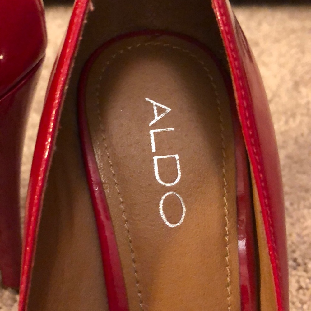 Red heels - Picture 2 of 3